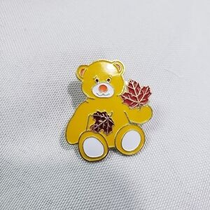 Build A Bear Autumn 2007 Enamel Metal Pin Friend Fur All Seasons 1.25 Inch